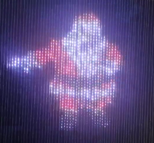 Les lumières RVB transforment l’aménagement paysager comme un appel de rideau