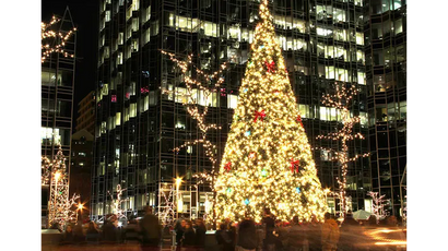 Lumière d'arbre de Noël dans l'espace public extérieur