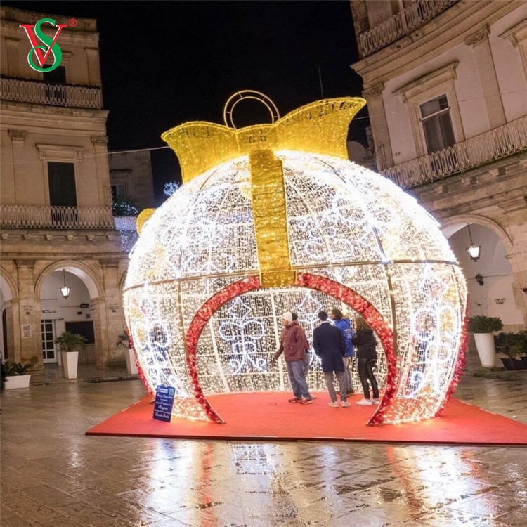 Lumière géante de décoration de motif d'arche de boule de LED 3D pour l'affichage de centre commercial de Noël