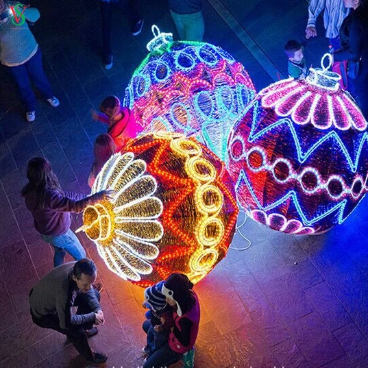 Lumière géante de décoration de motif d'arche de boule de LED 3D pour l'affichage de centre commercial de Noël
