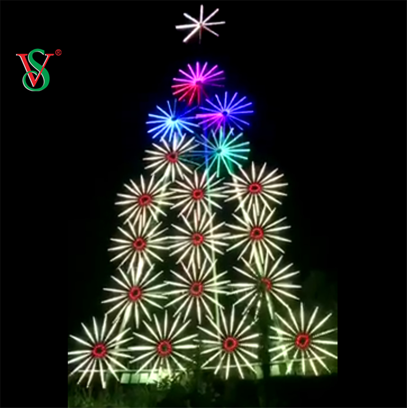 Le feu d'artifice de la décoration de Noël de vacances allume les lumières extérieures d'arbre de feux d'artifice de LED