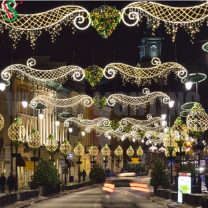 La décoration créative de Noël de conception a mené le cadre 2D de poteau à travers la lumière de motif de rue pour extérieur