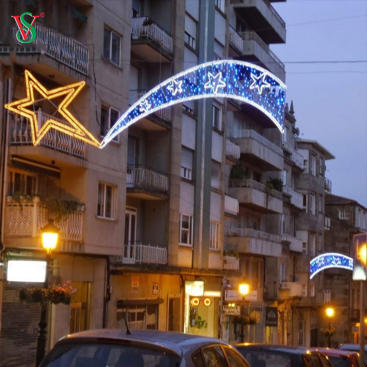 Vente en gros de lumières de Noël personnalisées professionnelles en plein air 2D à travers la lumière de décoration de rue