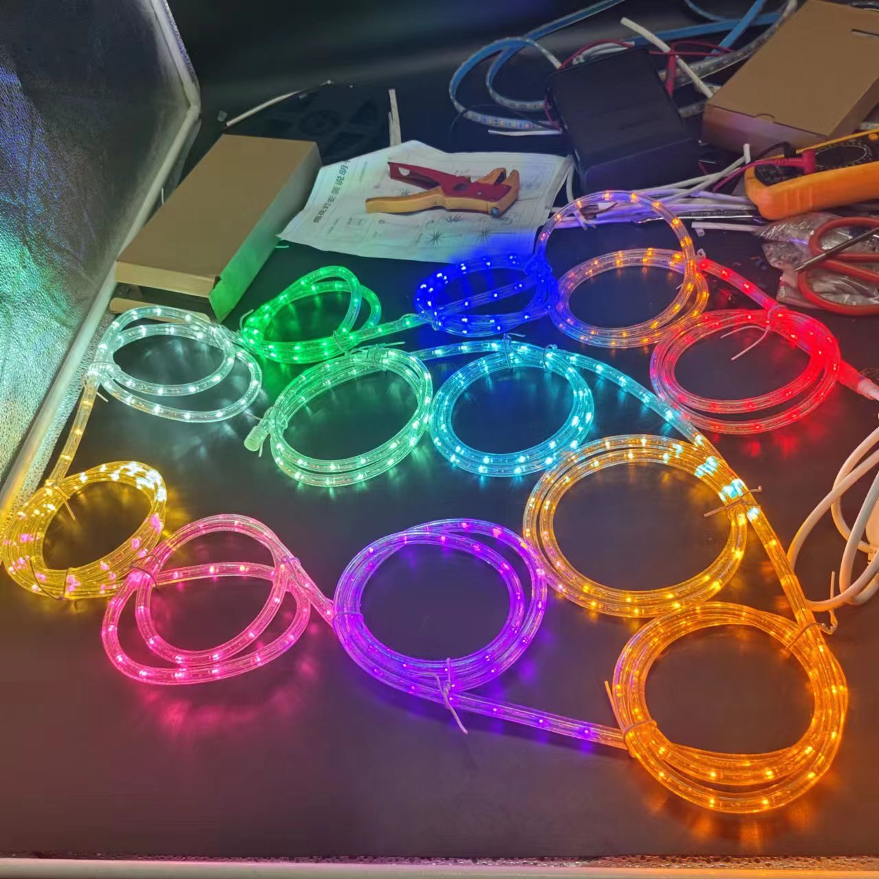 Décoration de vacances Round Shape RGB 100m LED Flex Rope Strip Light for Shop Window Park Street
