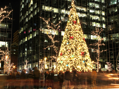 Lumière d'arbre de Noël dans l'espace public extérieur