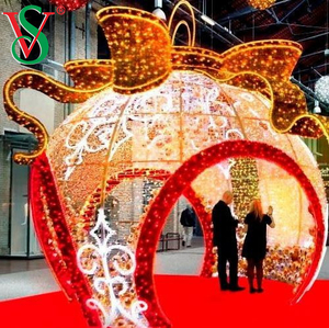 La lumière 3D de boule de guirlande commerciale extérieure a mené la lumière de décoration de motif de Noël de boule d'arc